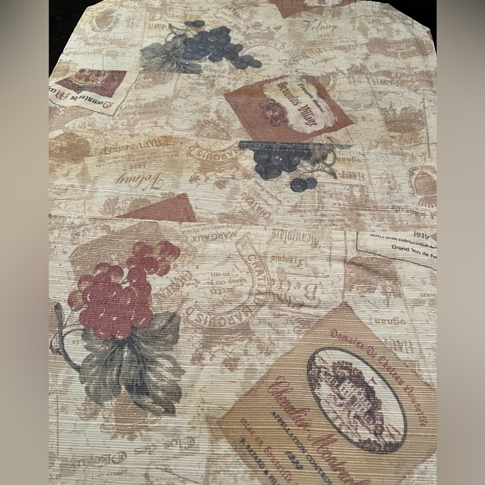 Wine themed reversible place mats.